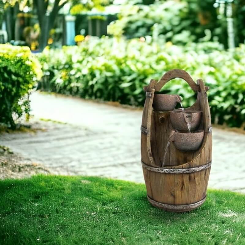 Dekorační fontána v dřevěném a elegantním stylu